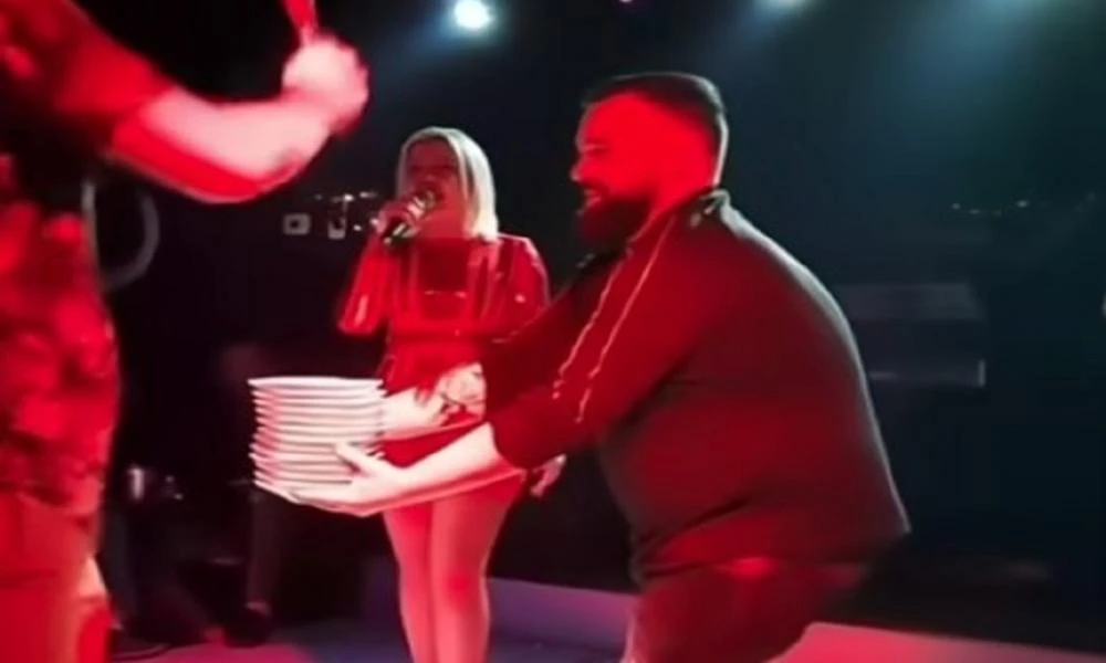 Απίστευτο σκηνικό σε μπουζούκια στη Λάρισα: Έσπαγε πιάτα με… κάβουρα! (βίντεο)